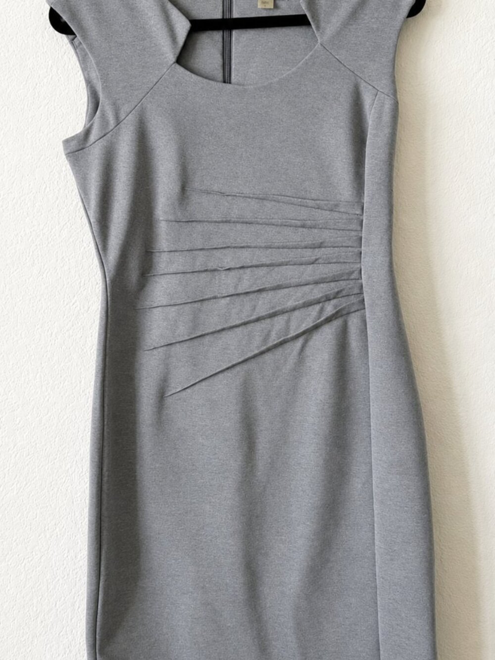 🩶Calvin Klein Elegant Gray Ruched Sheath Dress — Size 8🌹 - Picture 2 of 7